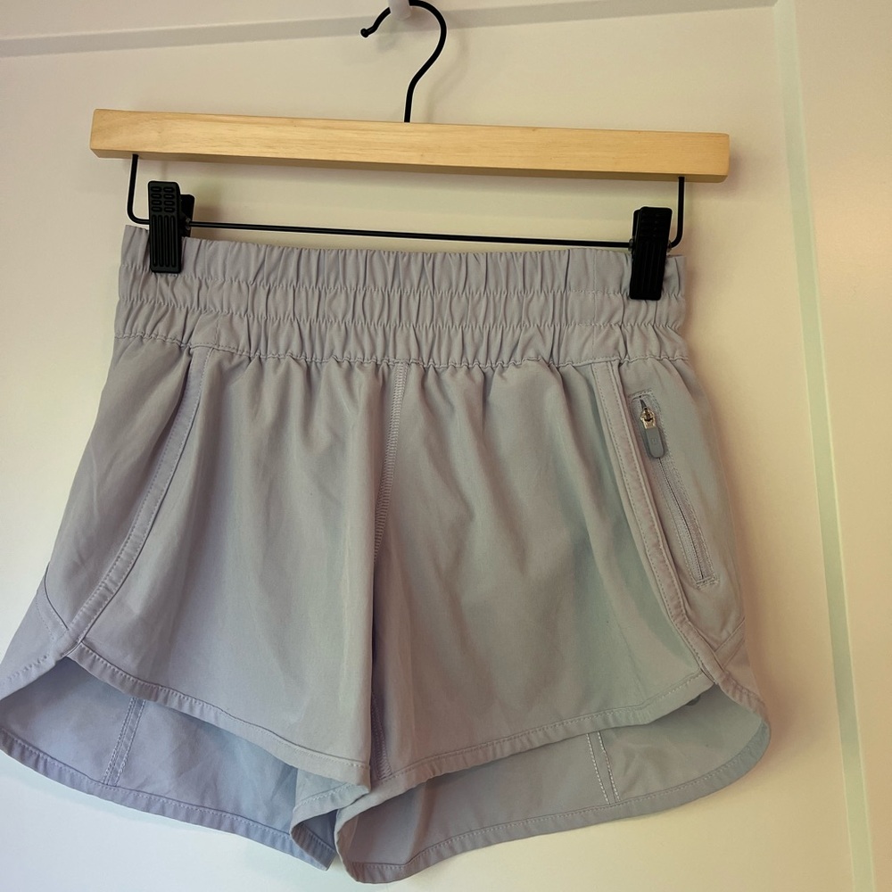 Women's lavender lululemon tracker shorts 4”